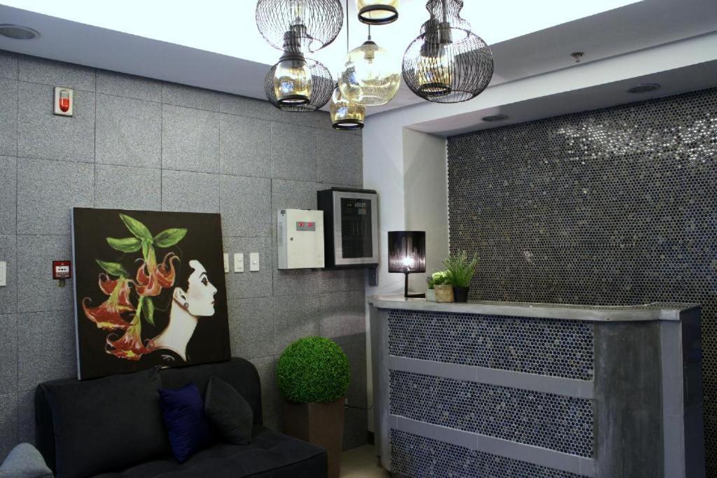 Urban Hostel Pasig City Esterno foto