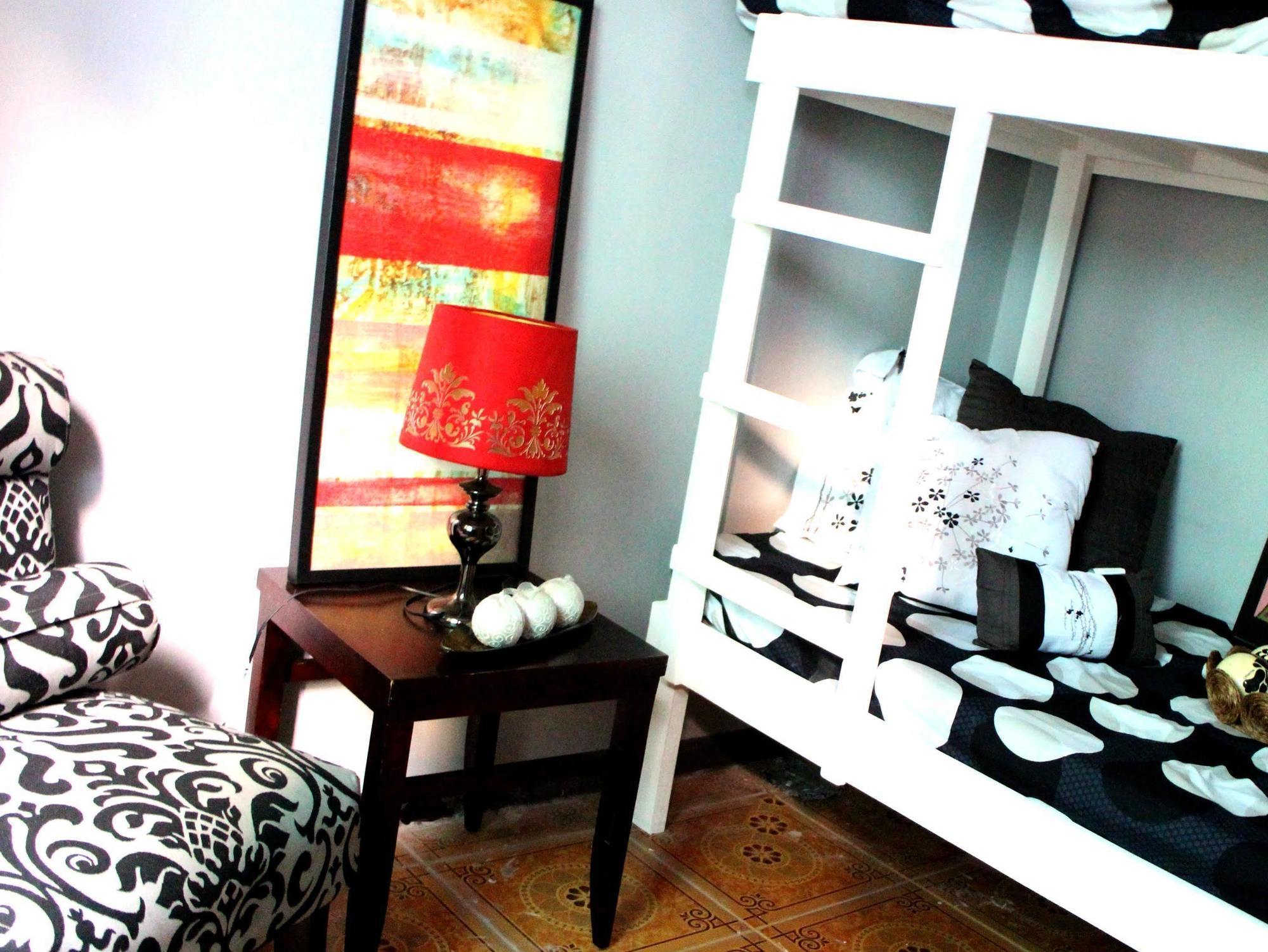 Urban Hostel Pasig City Esterno foto
