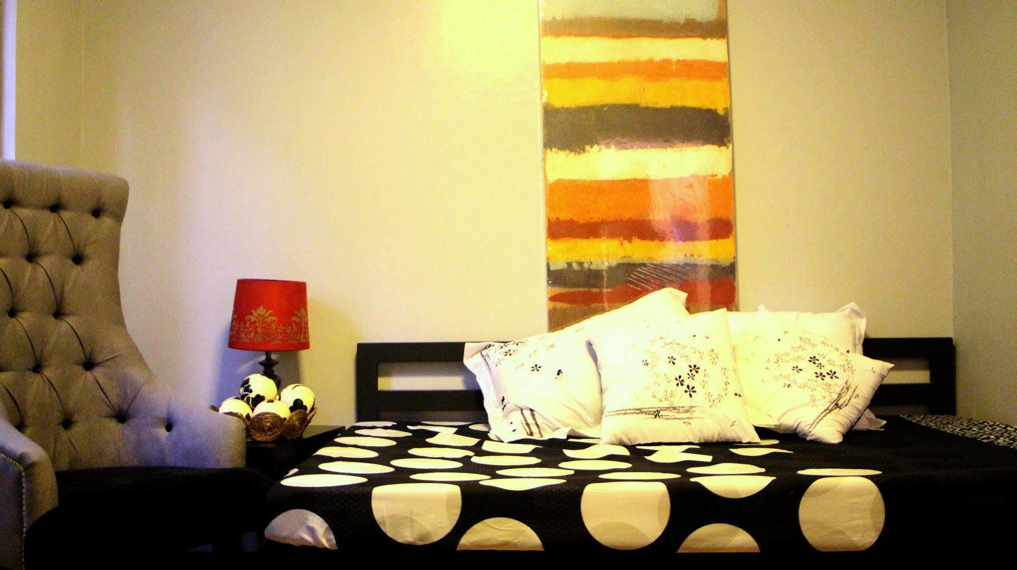 Urban Hostel Pasig City Esterno foto