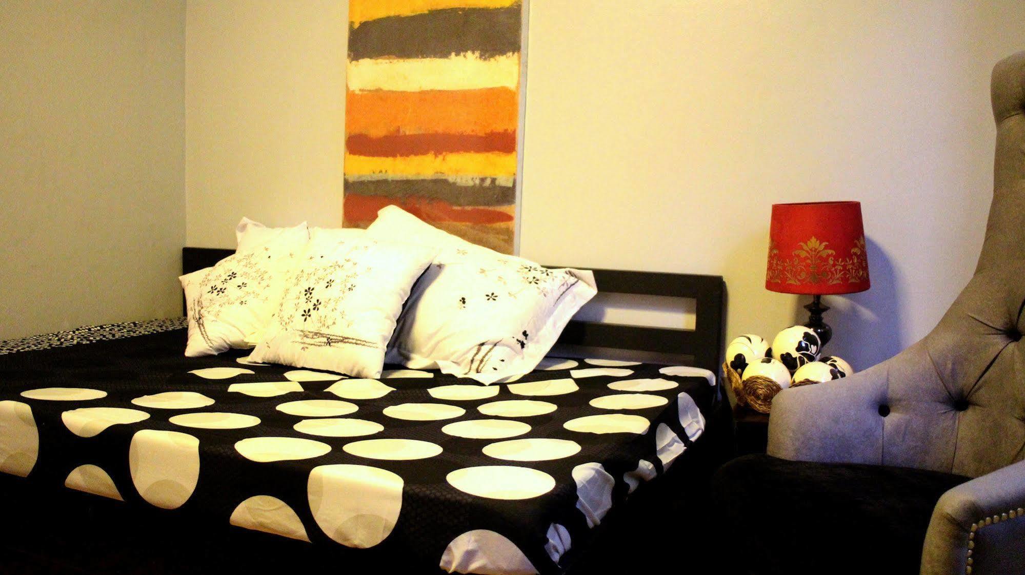 Urban Hostel Pasig City Esterno foto