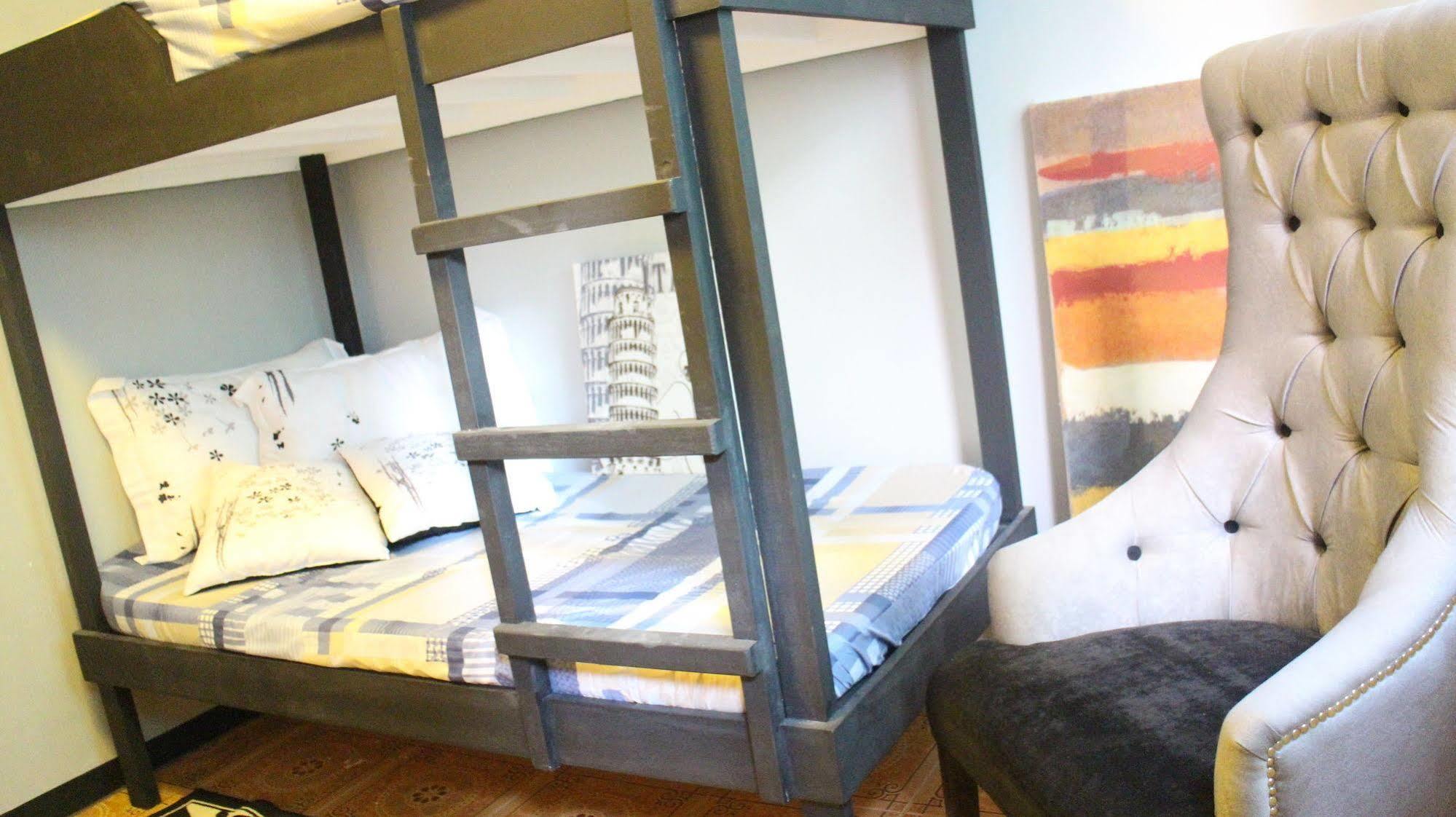 Urban Hostel Pasig City Esterno foto
