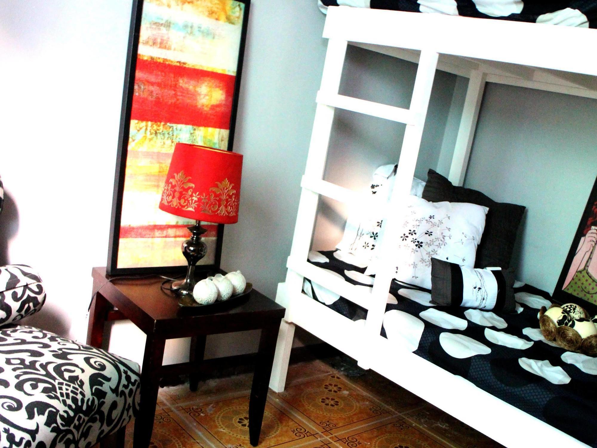 Urban Hostel Pasig City Esterno foto