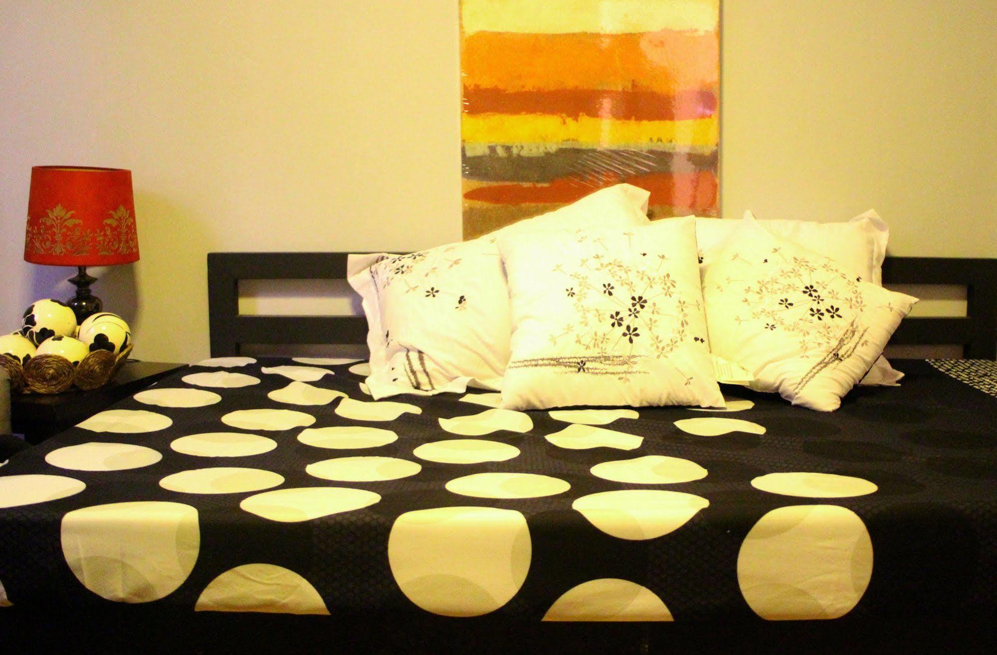 Urban Hostel Pasig City Esterno foto