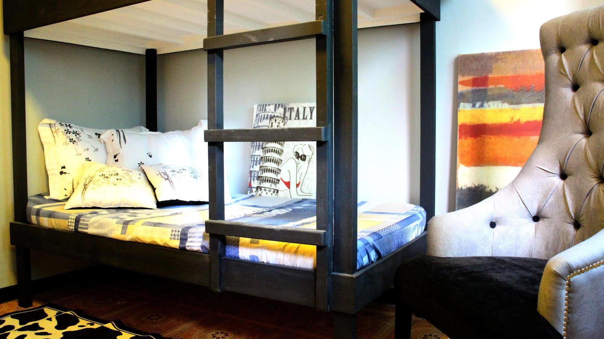 Urban Hostel Pasig City Esterno foto