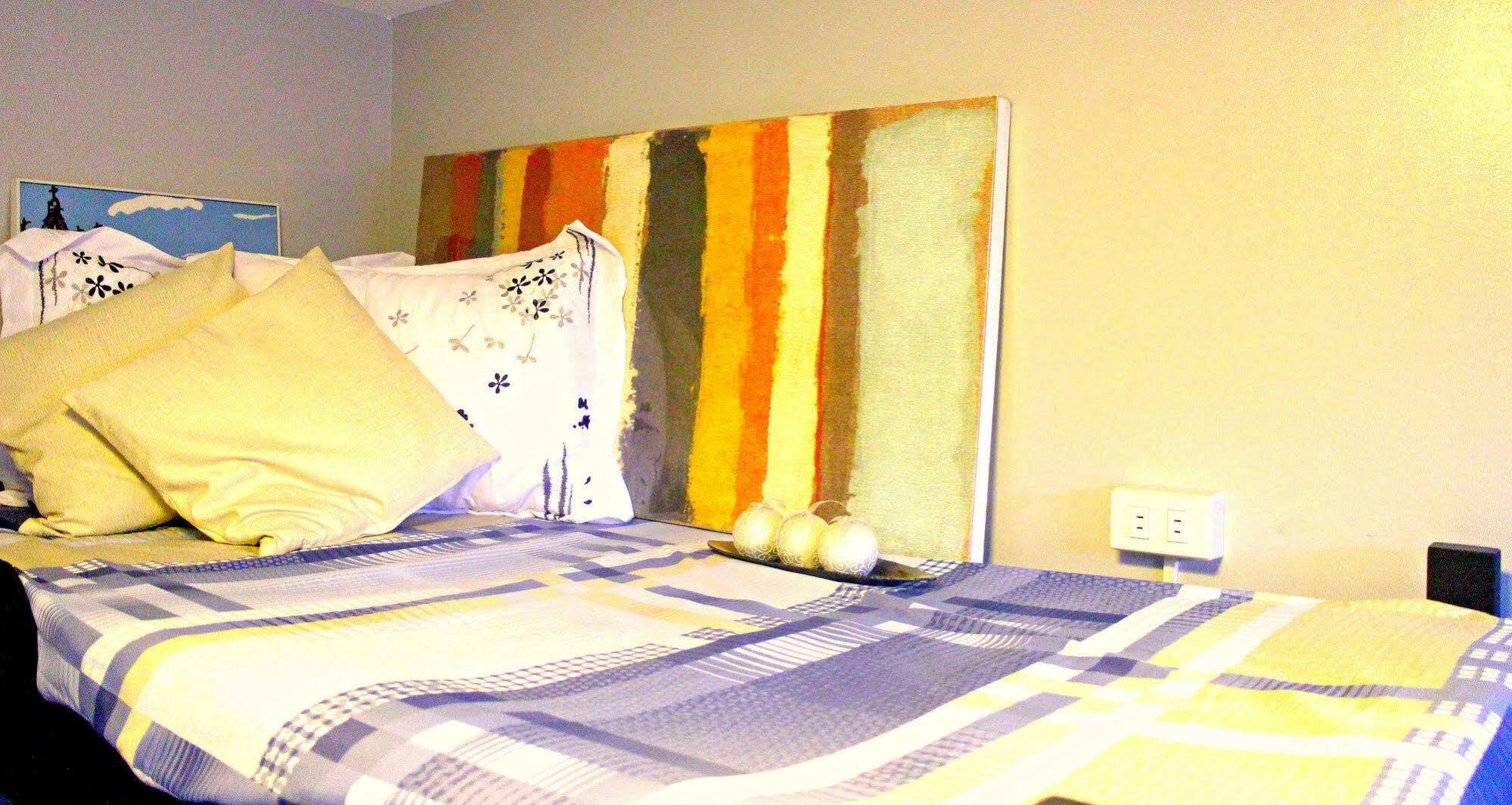 Urban Hostel Pasig City Esterno foto